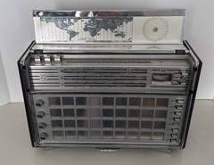 RARE VINTAGE PHILIPS FM-AM De Luxe Portable Multi Band Radio (L6X38T/54)