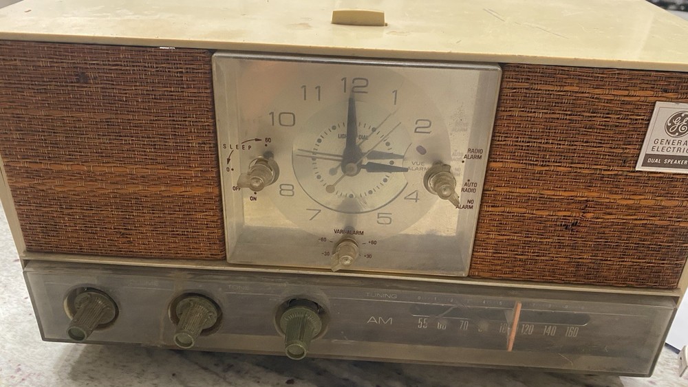 General Electric Vintage Dual Speakers Radio