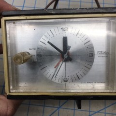 Vintage Lloyds Clock Radio J702G-108A (B)