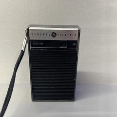 General Electric P-2790J Solid State Portable AM Radio: Tested/Working