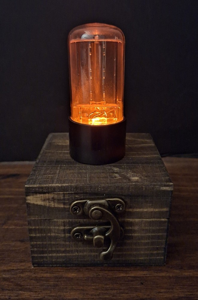 Old Vintage Radio Lighted Vacuum Tube – Novelty Night Light / LED Amp Desk Lamp
