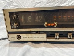 Soundesign Model 3933B AM FM Stereo Flip Clock SEE NOTES