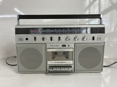 vintage Realistic Model 14-775 AM/FM radio