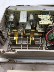 Vintage « THE COMPANION » BULOVA 3 Way Portable Vacuum Tube Radio 208 Parts RS