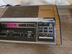 Nice Vintage GE General Electric Model 7-4870A Programmable Alarm Clock Radio