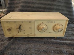 Zenith Hong Kong 60 Hz 12 Amp AM Solid State Alarm Clock Radio For Parts Vintage