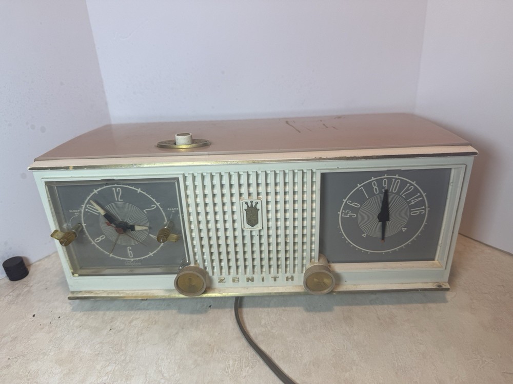 Vintage PINK Zenith C519L AM Clock Radio “Owl Eyes” WORKING!!!