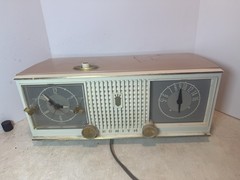 Vintage PINK Zenith C519L AM Clock Radio “Owl Eyes” WORKING!!!