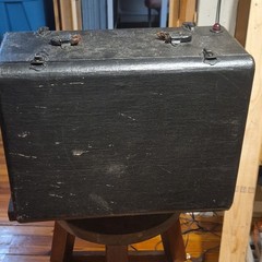 Majestic Mighty Monarch of the Air Portable Radio AC-DC/Battery Model B 614896