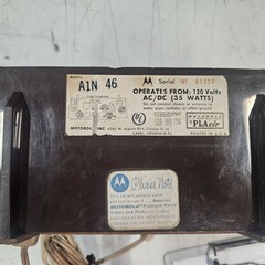 Vintage Brown « Retro Jetson&rsquo;s » Motorola Model A1N-46 Tube Radio