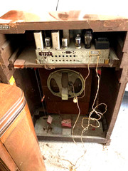 ANTIQUE RADIO PHILCO CONSOLE 41-280 NICE