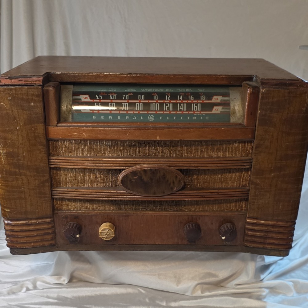 General Electric Vintage Wood Tabletop Radio AM Dial w/ Shortwave Bands