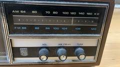 Vintage Magnavox Clock Radio Alarm Retro Model 1R1706 Solid State – Works Video