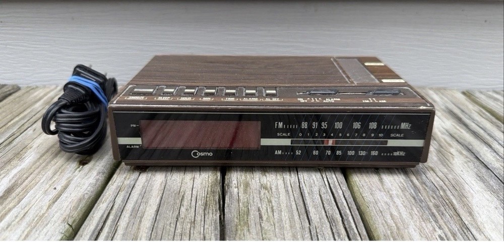 Vintage Cosmo AM / FM Digital Clock Radio Model CR-2026 Tested