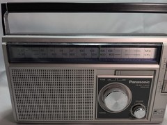 Vintage Panasonic RF-568D AM/FM 2-band receiver 10&Prime; x 6&Prime; x 3&Prime;