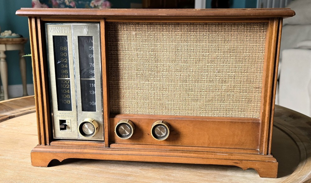 Zenith X334 AM/FM Table Radio Zenith Long Distance Radio Model X334
