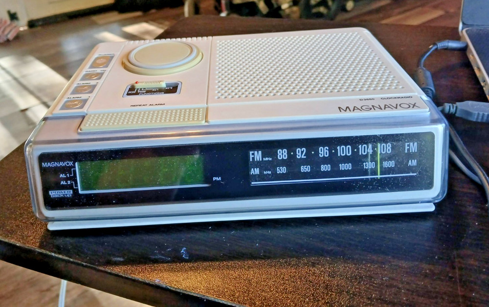 Vintage 80s Electric Magnavox Clock Radio D3650 The Nightline With Alarm Works