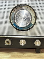 Vintage Soundesign Six Band Radio Model 2660B – Works But No Antenna