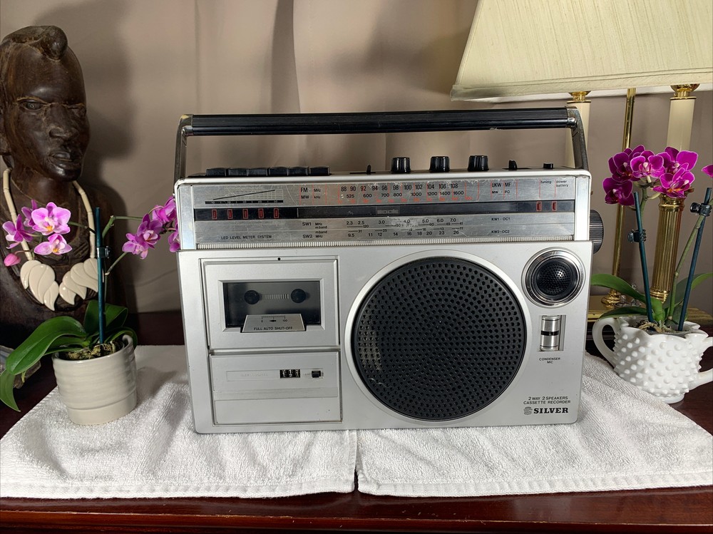 Vintage Silver RT435 Cassette Recorder BOOMBOX Portable Radio Shin-Shirasuna