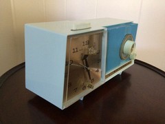 VINTAGE, 1960’S, MOTOROLA TABLETOP CLOCK RADIO, AZURE BLUE, MODEL C18B 23!!!