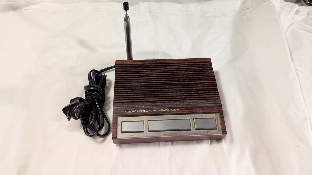 REALISTIC Weather Radio Weatheradio Alert III Model 12-140 – Fully Operational