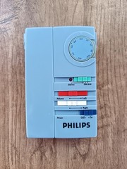 Philips D 1906 mini AM/FM design radio