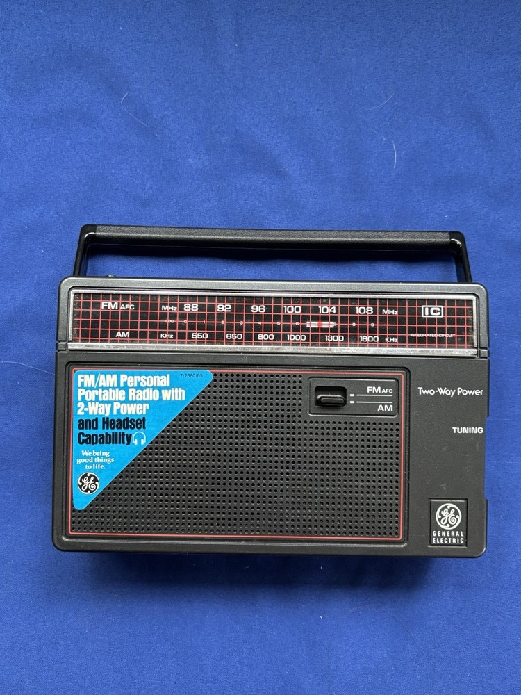 Vintage GE General Electric AM/FM Two-Way Portable Radio Model 7-26600 Old Style