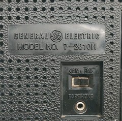 Vintage GE General Electric Two Way Power Solid State AM FM Radio 7-2810H WORKS