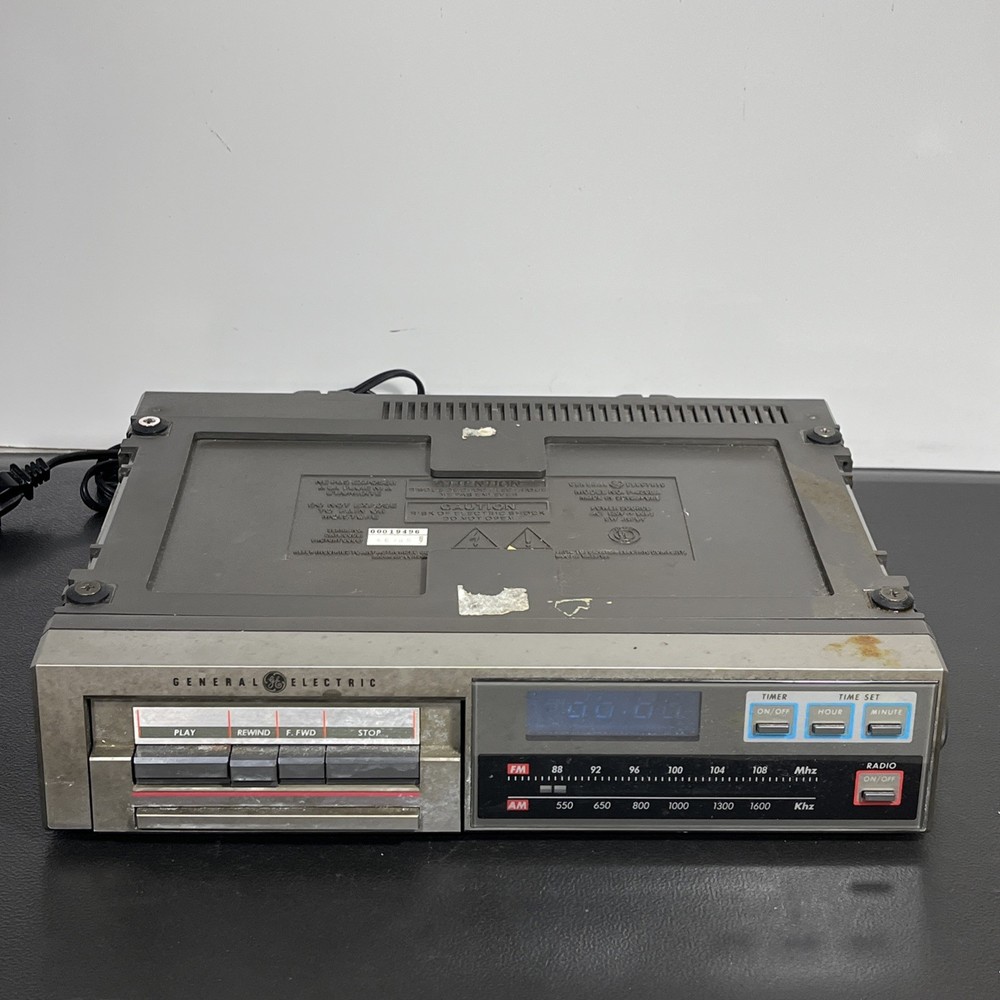 Vintage Under Cabinet Cassette Player Radio GE Model# 7-4265A HAS POWER UNTESTED