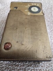 1959 Hitachi TH-666 Gold/Black 6 Transistor Pocket Radio