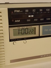 General Electric Silver & Black AM/FM Radio Bathmate. 1985.