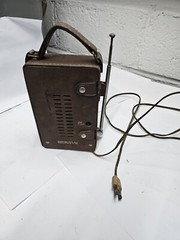 Vintage General Electric P977E AM/FM Radio: AC/DC Power, Leather Case