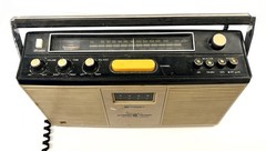 Vintage MacDonald Portable Stereo 8 track AM-FM MPX Radio 8Psr 3000
