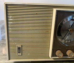 Vntage Motorola BC3G AM/FM Radio