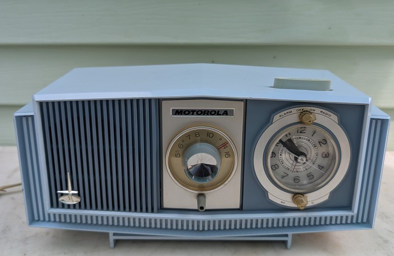 Motorola C19B8 Clock Radio Two Tone Blue Tube AM Mid Century Modern 1963