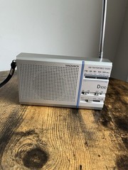 Vintage Magnavox Portable AM/FM Radio