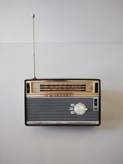 Hitachi WH-837E 3 band 8 transistor radio model