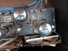 Vintage Magnavox Model 5 Radio – Nice Shape – WORKS