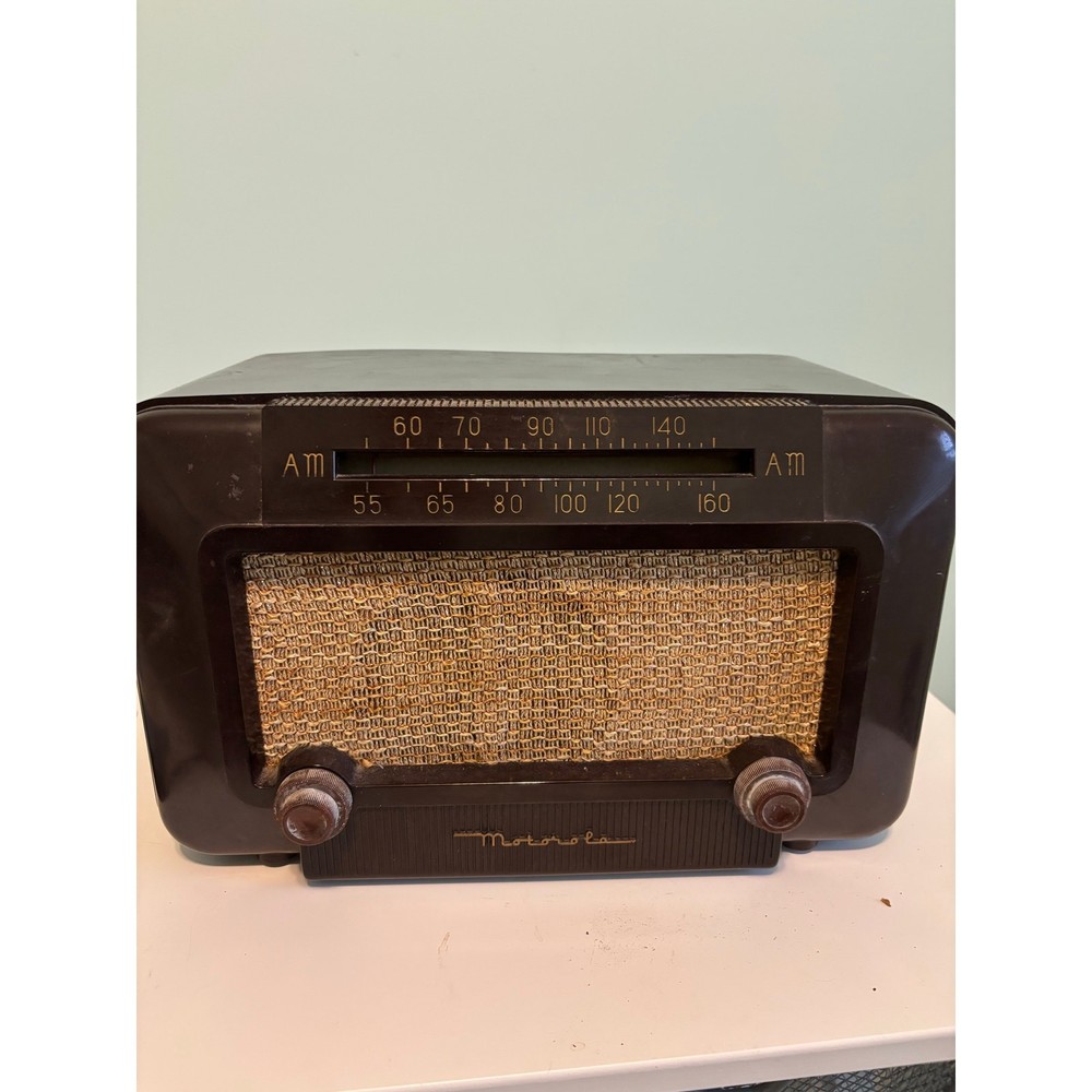 Vintage Motorola Tube Radio – Brown Bakelite AM Tabletop Radio MidCentury 1940s