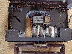 Old school MOTOROLA AM PORTABLE TUBE RADIO Model CHASSIS HS 533 GOLDEN VOICE