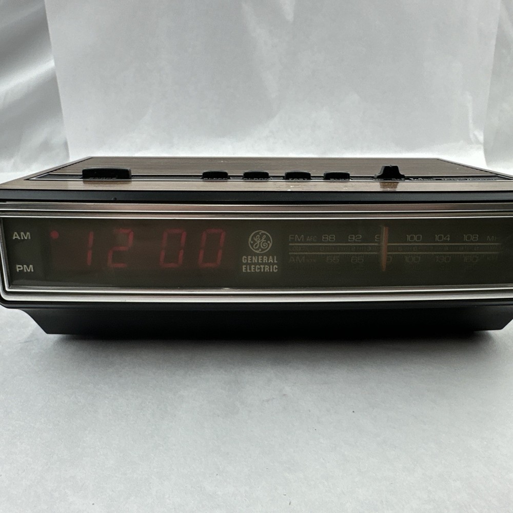Vintage GE Model 7-4625C Digital Alarm Clock AM/FM Radio Tested-Fast Shipping