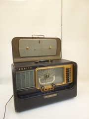 Vintage Zenith Trans-Oceanic wave magnet radio –works!
