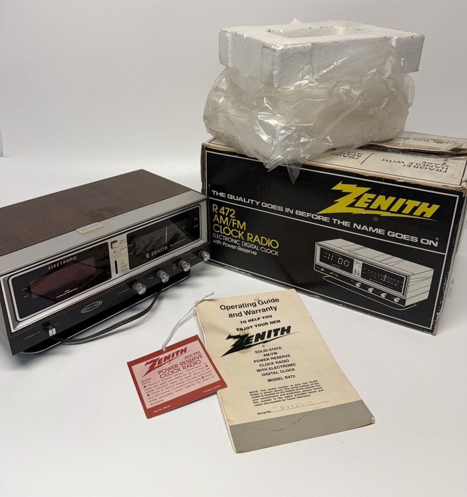 VINTAGE Zenith Solid State Clock Radio R472 1970&rsquo;s AM/FM – Original Box, Mint!