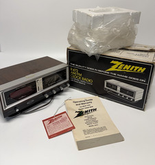 VINTAGE Zenith Solid State Clock Radio R472 1970&rsquo;s AM/FM – Original Box, Mint!