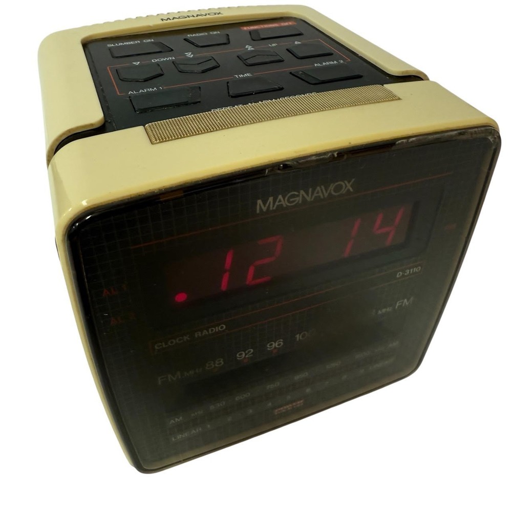 Magnavox Cube Clock Radio With FM/AM Tuner Dual Alarms Battery Backup Vintage
