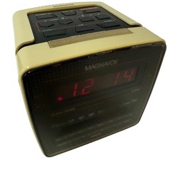 Magnavox Cube Clock Radio With FM/AM Tuner Dual Alarms Battery Backup Vintage