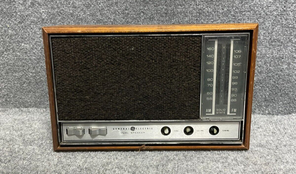 General Electric T2270B Radio AM/FM Dual Speaker Solid State 120 Volt 10 Watt