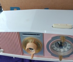 MOTOROLA (Model C19P-32) Clock/AM Radio, MCM – Pink/White, 1963, USA