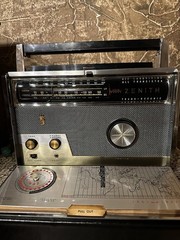 Vintage Zenith Trans-Oceanic Royal 1000D All Transistor Shortwave w Accessories