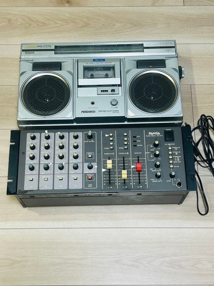 HITACHI Boombox TRK-TRK-8300 PERDISCO vintage w/RAMSA WR-X01A